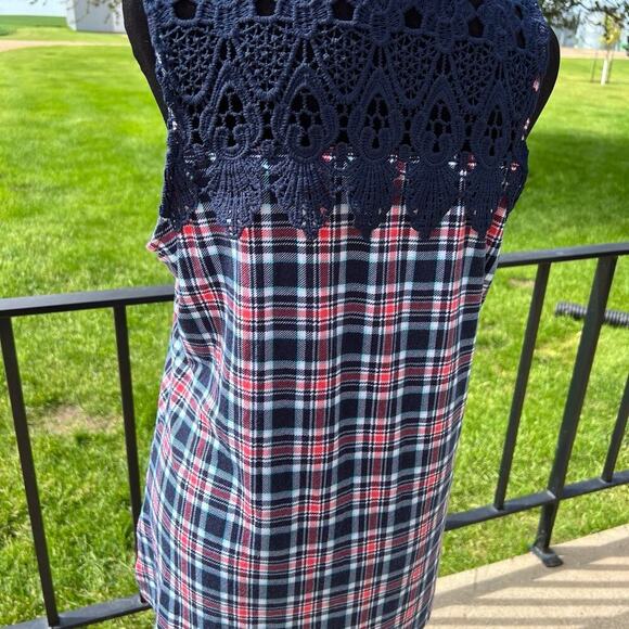 M Fasis women’s size M, sleeveless top with collar, lace shoulder, button up - Picture 4 of 7